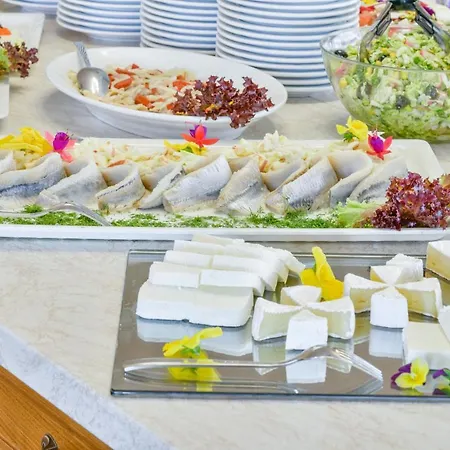 فندق Mona Lisa Wellness & 3*