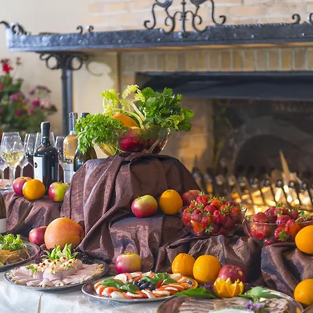 Mona Lisa Wellness & كولوبرزيغ