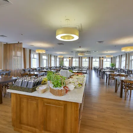 Mona Lisa Wellness & فندق كولوبرزيغ